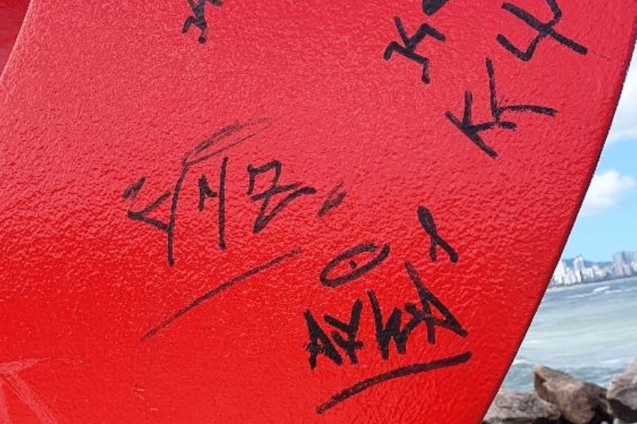 Vereador sugere que monumento da artista Tomie Ohtake seja cercado para evitar novos vandalismos