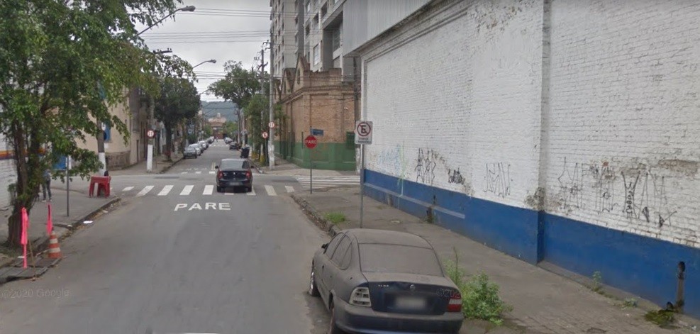 Acidente envolvendo dois carros deixa três feridos em Santos 