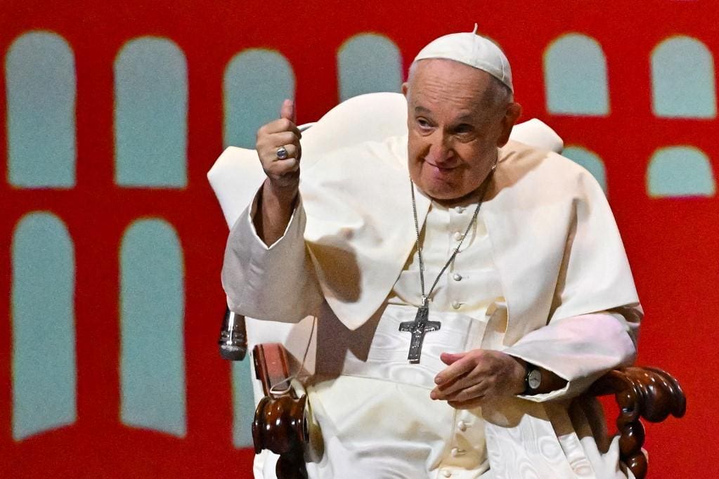 Em tom de brincadeira, Papa Francisco cobra cachaça de Suplicy