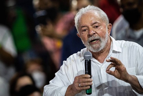 Lula mantém vantagem ampla entre beneficiários do Auxílio Brasil 