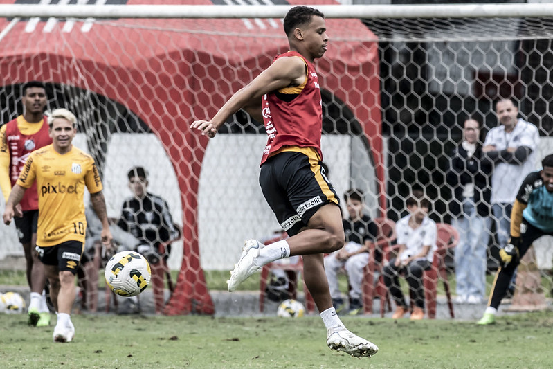 Sandry em treino do Santos FC