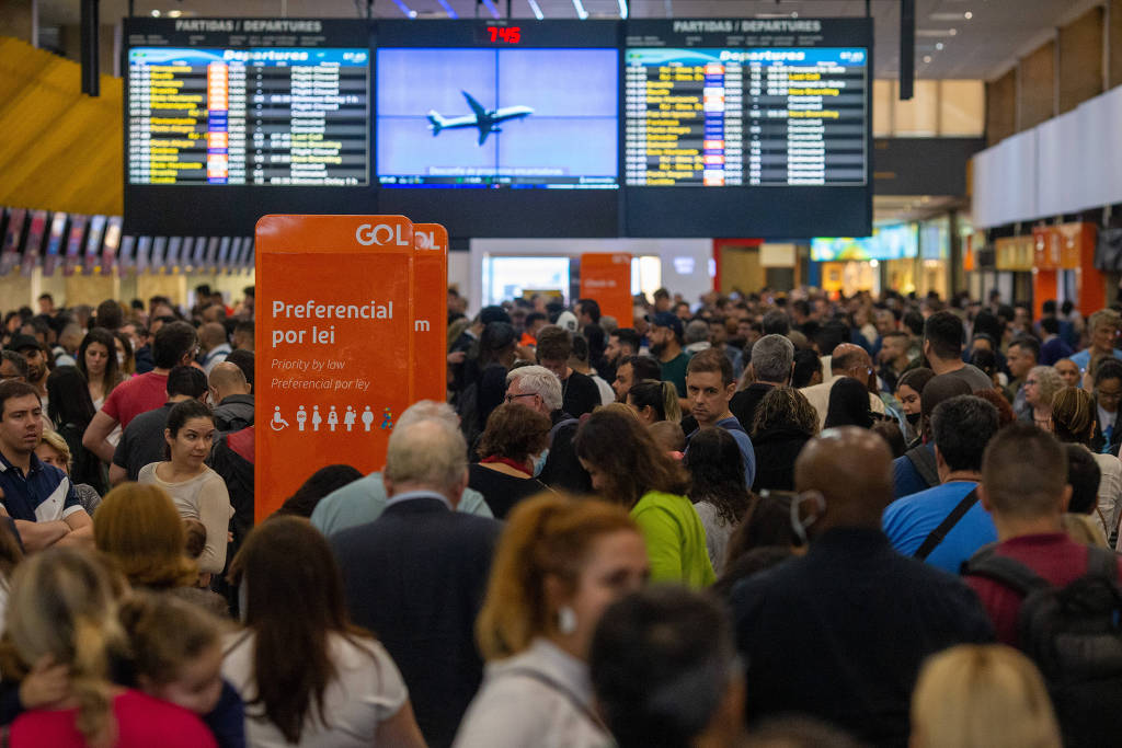 Congonhas tem situação calma, mas passageiros continuam sem voo