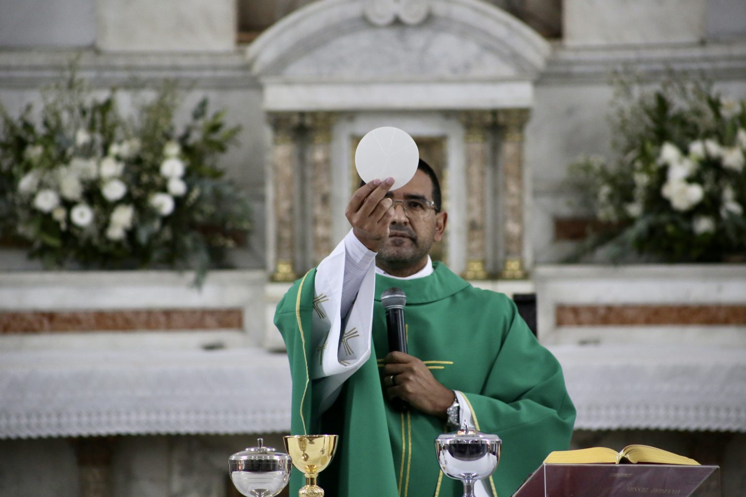 Igrejas realizam festa em celebração a Nossa Senhora Aparecida