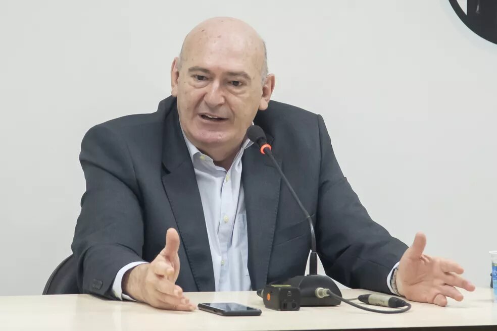 No diálogo que durou por volta de duas horas e meia, os ex-candidatos tentaram apresentar ao Presidente Andres Rueda algumas propostas.