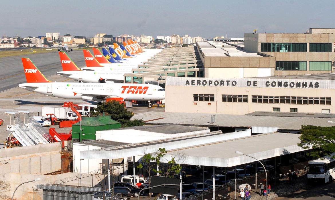 Procon notifica aéreas por atrasos em Congonhas