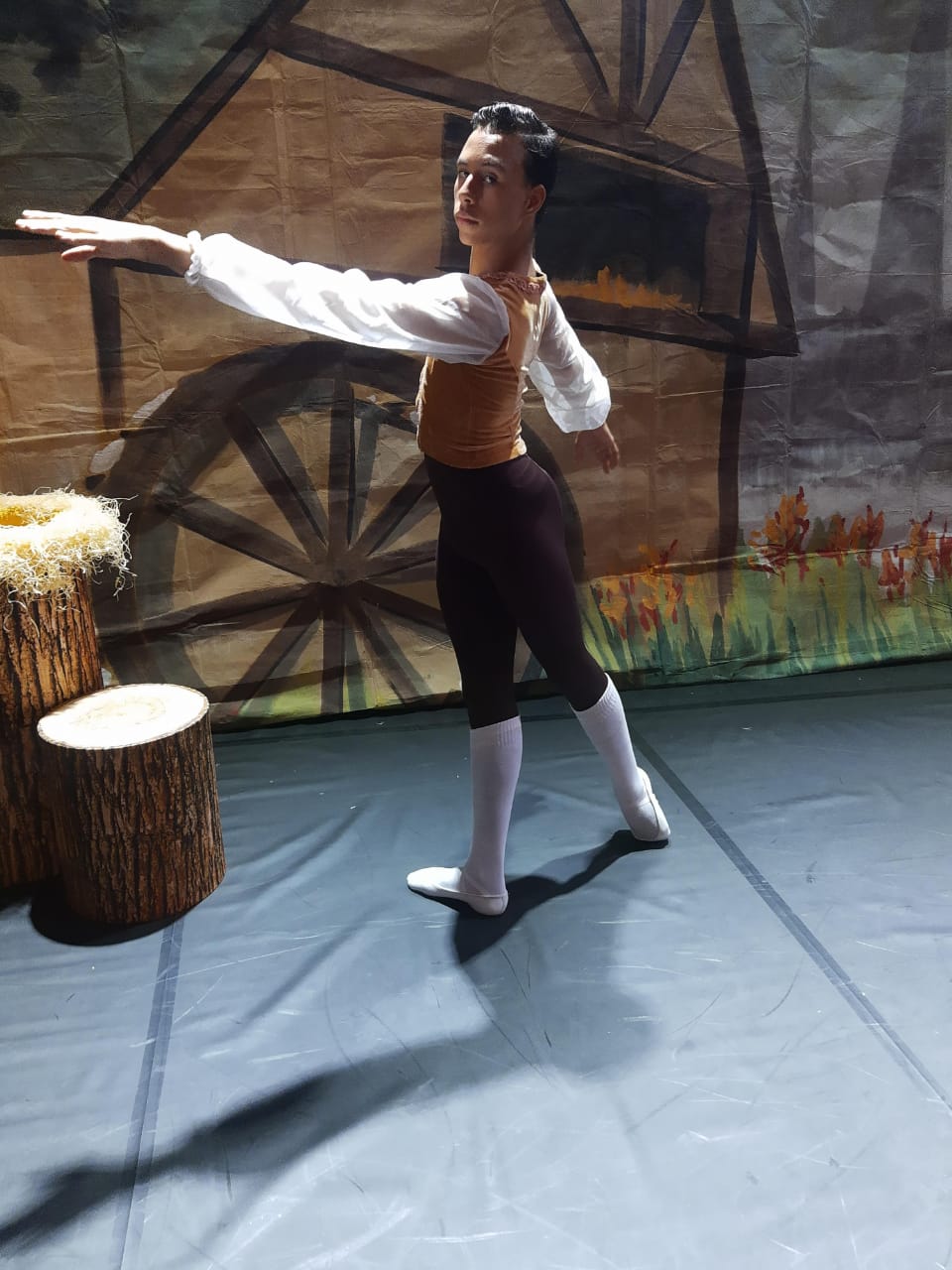 Bailarino é selecionado para festival de dança em Berlim e pede ajuda para custear o sonho