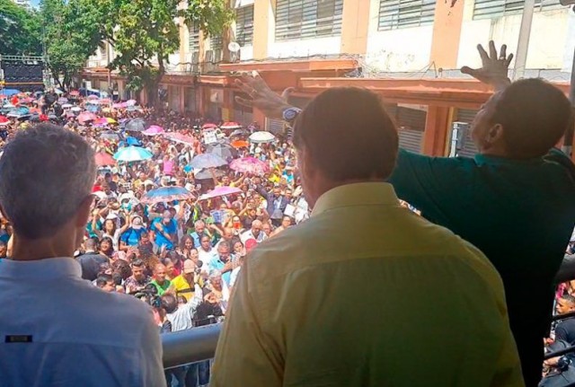 Bolsonaro inaugura templo evangélico, vê sessão de cura e ouve pedido de jejum até eleição 