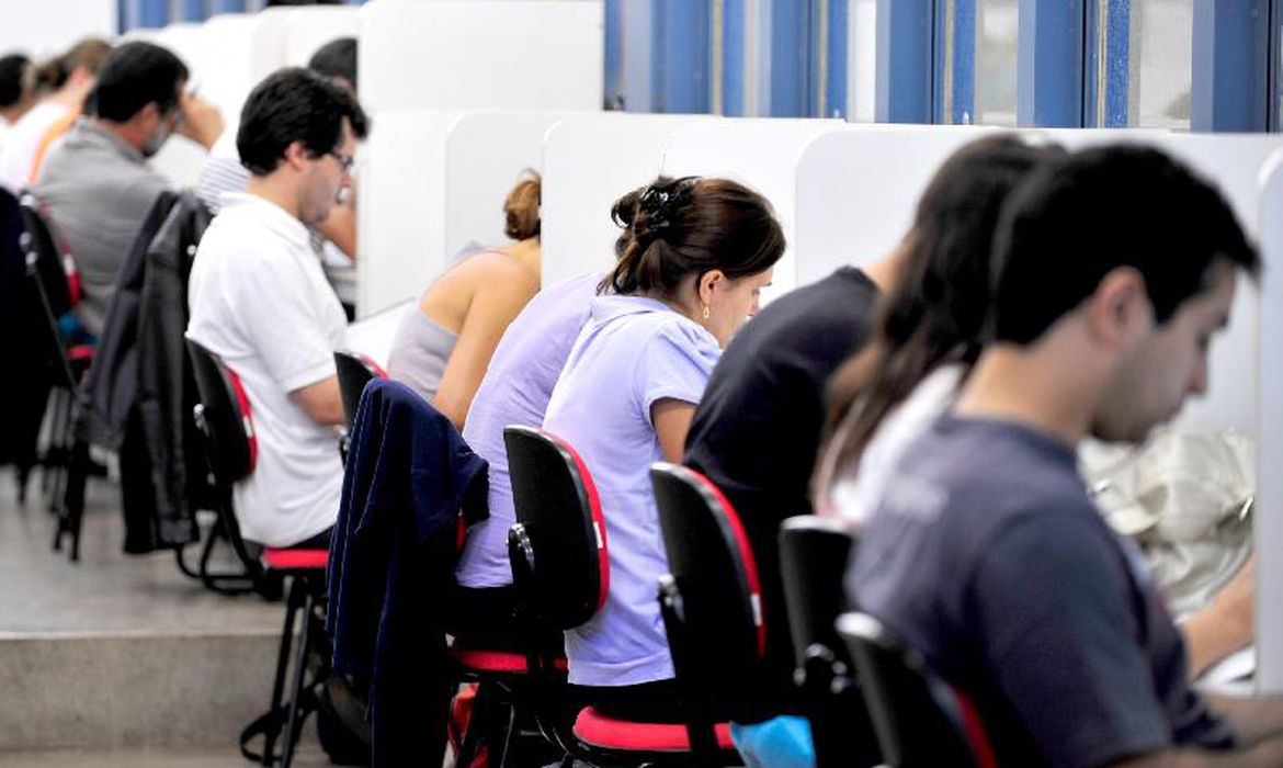 Brasil é o 2º país com maior proporção de jovens sem trabalhar e sem estudar 