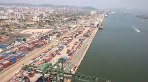 Motorista morre após cair no mar no Porto de Santos 