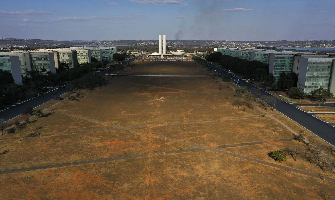 Gramado central da Esplanada dos Ministérios