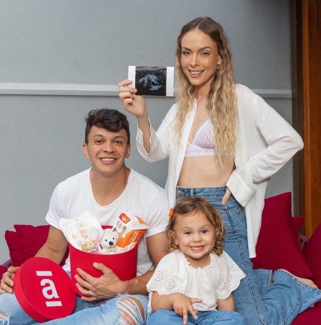 Filha de Tata Estaniecki e Júlio Cocielo contraí vírus mão-pé-boca:  influenciadora fala da experiência - Jornal de Brasília