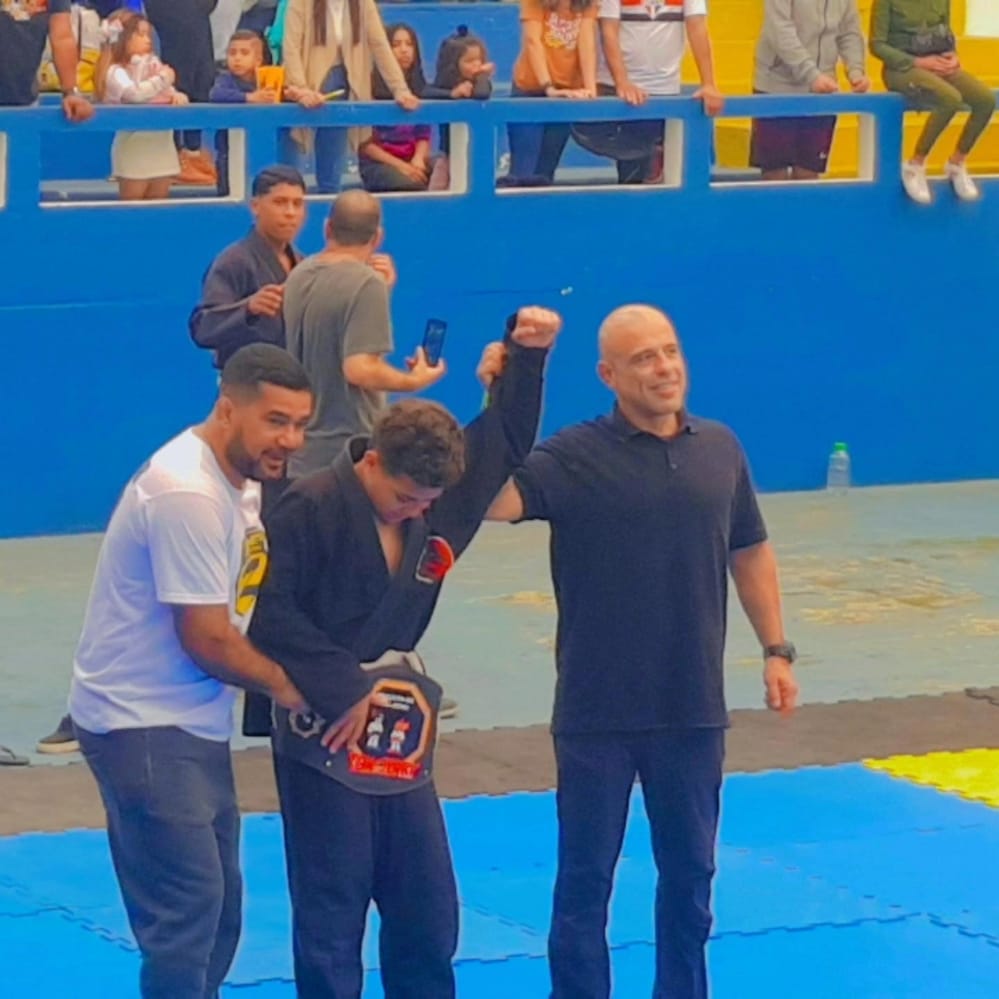 A aula do campeão mundial absoluto sem kimono Roberto Jimenez