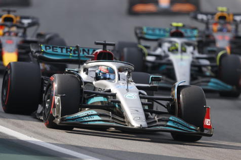 epa10304244 British Formula One driver George Russell of Mercedes-AMG Petronas in action during the Formula One Brazilian Grand Prix, in Sao Paulo, Brazil, 13 November 2022.  EPA/Fernando Bizerra