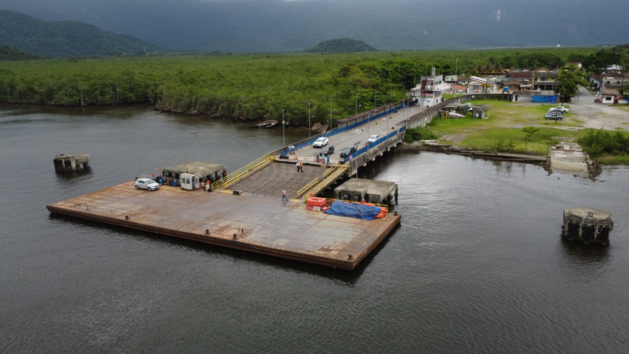 Travessia de balsas entre Bertioga e Guarujá será temporariamente interditada nesta terça