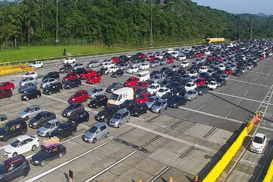 Feriado de Páscoa deve levar até 350 mil veículos à Baixada Santista