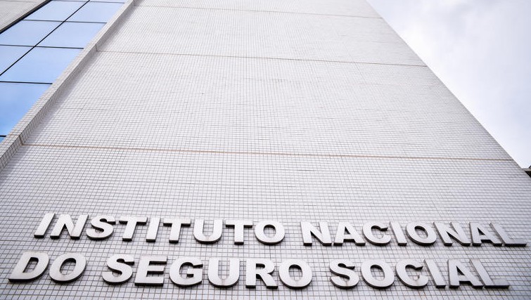 INSS devolve valores a servidores após acordo pelo fim da greve, mas parte segue parada