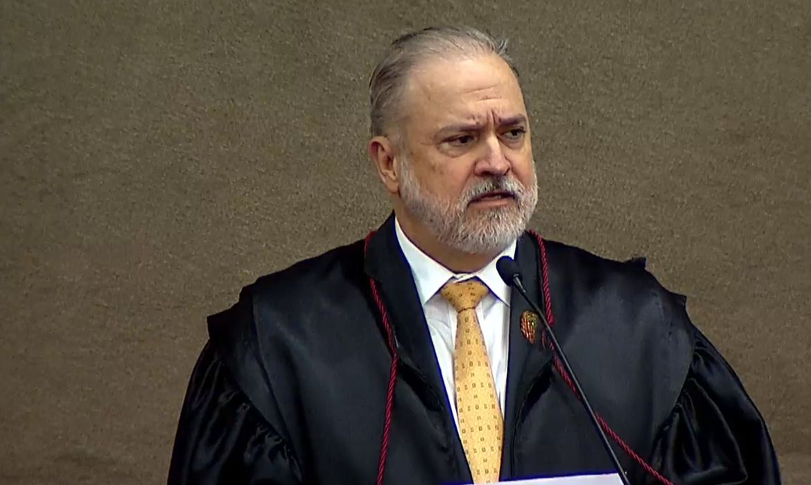 Aras ajusta rota em direção a Lula na reta final do mandato