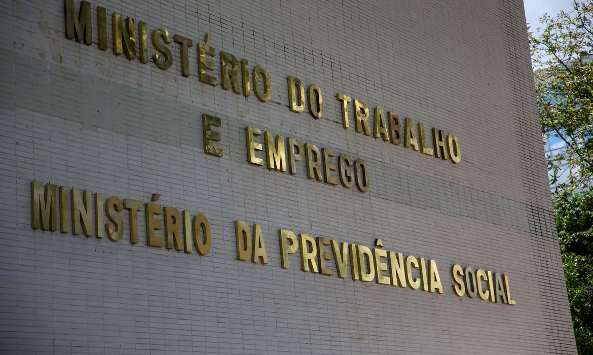 Governo quer incluir domésticas e autônomos em novas regras do empréstimo consignado