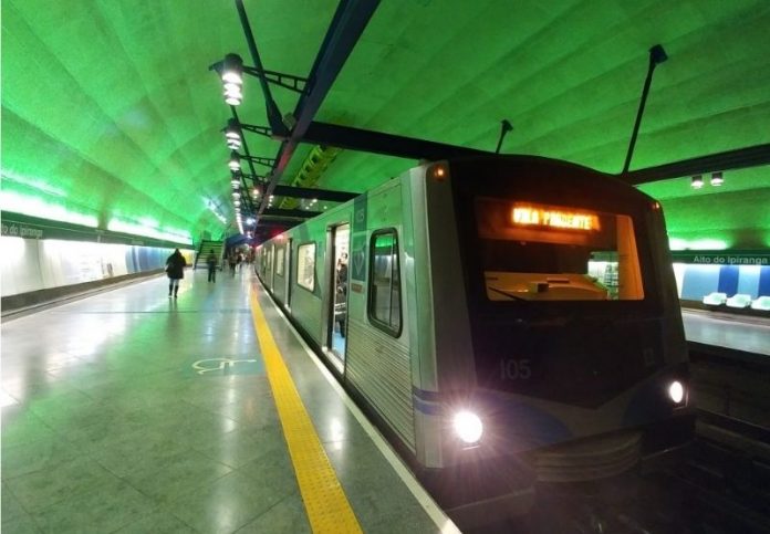 Vitrais de Tarsila e Portinari são reformados após danos causados por obra do metrô de São Paulo