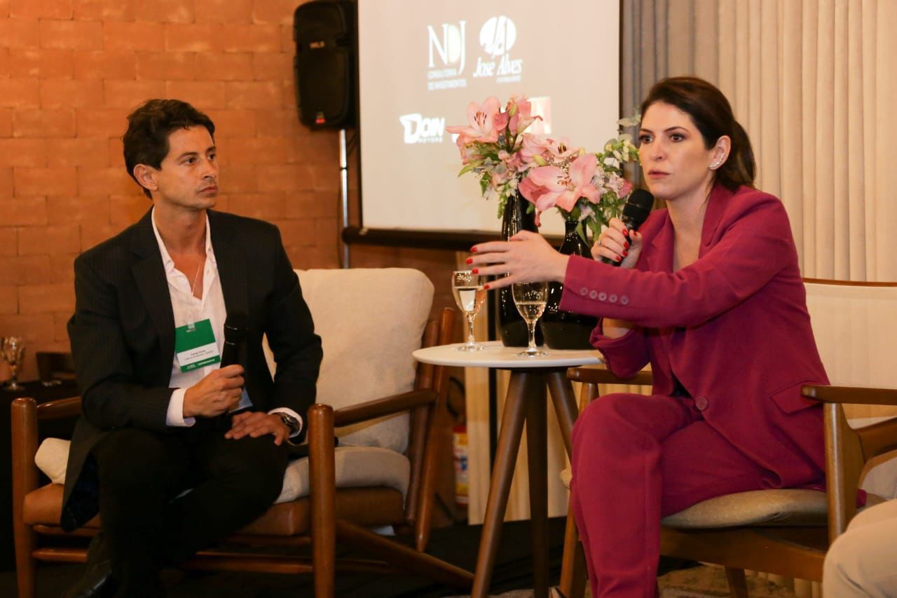 A empresária Carol Paiffer, renomada CEO da Atom/S.A e sócia fundadora do Instituto Êxito, foi a grande atração de um encontro exclusivo promovido pelo Lide Empreendedor, em Santos, na última quarta-feira (21). Cerca de 100 convidados e membros do grupo participaram do evento com a investidora do famoso programa Shark Tank Brasil