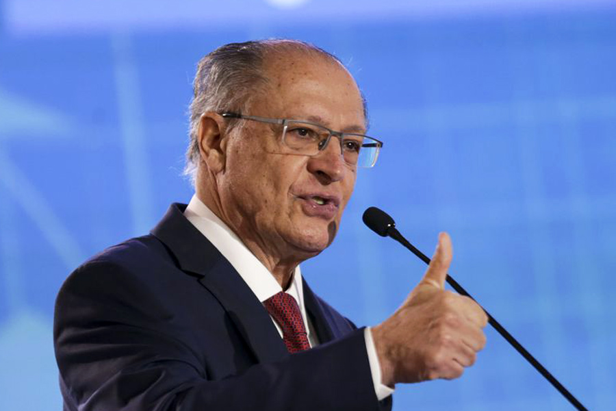Alckmin defende 'imposto do pecado' para armas e reafirma compromisso do governo com arcabouço