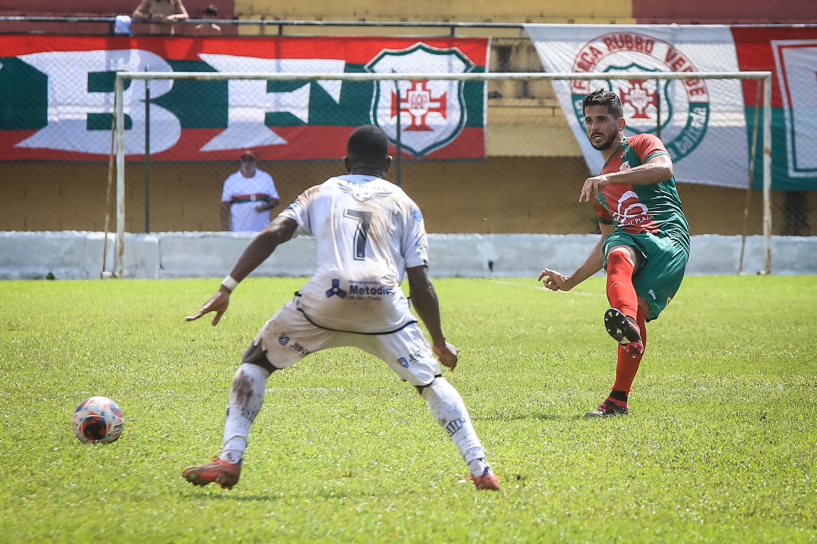 Santos x Portuguesa: veja onde assistir ao jogo pelo Paulista