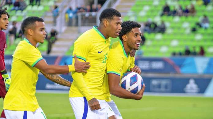 Brasil marca no fim e vence EUA na estreia no futebol masculino nos Jogos  Pan-Americanos