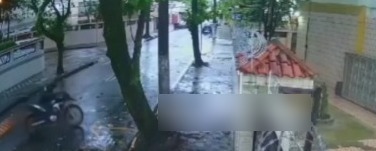Câmeras flagram furto de moto na Encruzilhada, em Santos