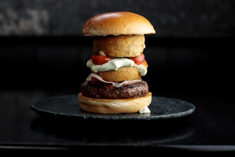 Seven Kings Burgers N' Beers comemora seis anos com Camembert Week