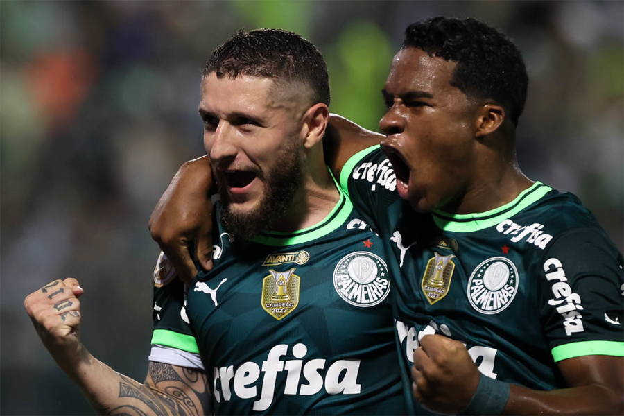 Palmeiras faz 3 a 0 no Inter e dorme líder do Brasileirão