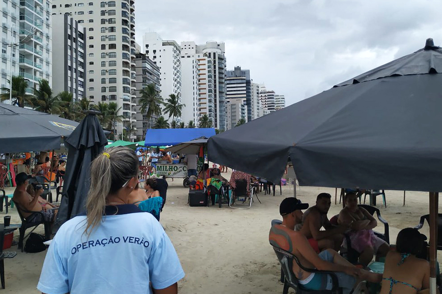 Avenidas de Guarujá, SP, têm novas regras de estacionamento