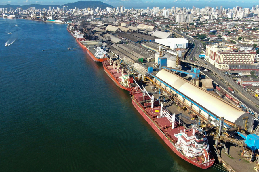 Navios com cargas humanitárias para RS terão prioridade para atracação e isenção de tarifas