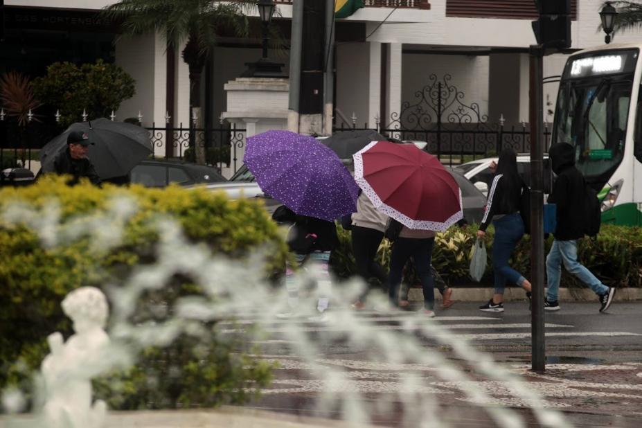 Temporal pode atingir parte da Baixada Santista nas próximas horas, aponta Inmet