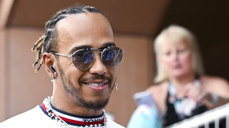'Nem meus pais sabiam', diz Hamilton sobre conversas com Ferrari