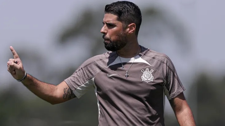 Corinthians vê pressão subir e espera reação contra Fluminense para manter António