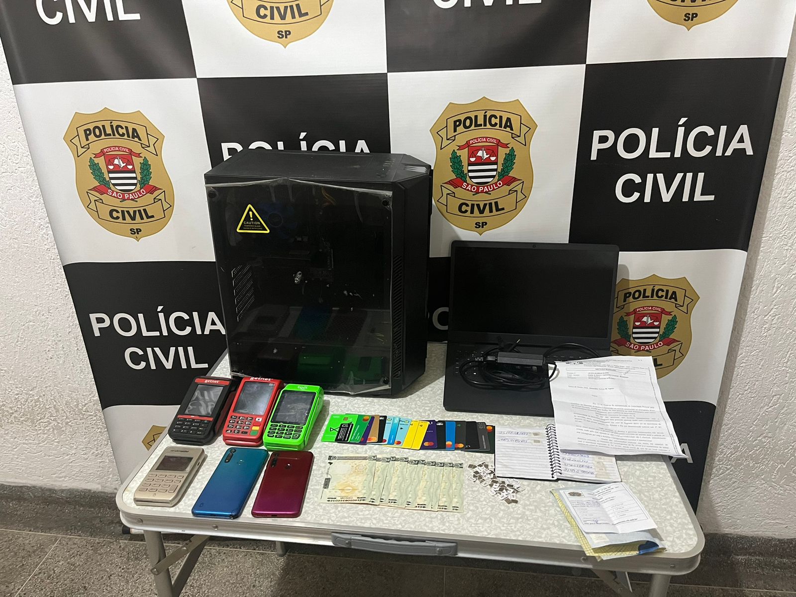 Polícia identifica central telefônica clandestina que atuava com golpes de estelionato; VÍDEO
