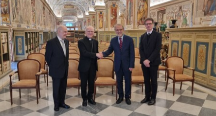 Bibliotecas brasileira e vaticana assinam acordo de cooperação