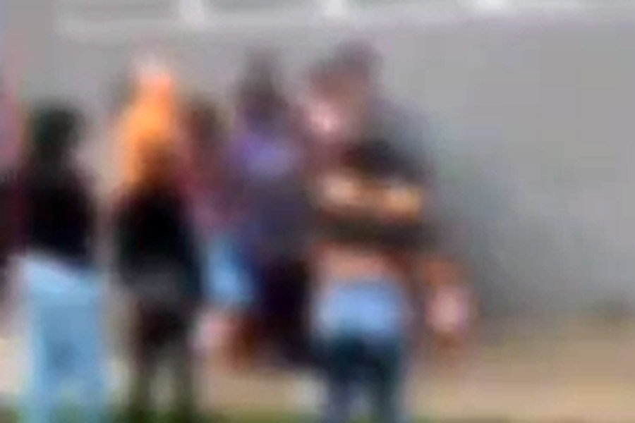 Duas adolescentes brigam dentro de escola em Praia Grande; VÍDEO