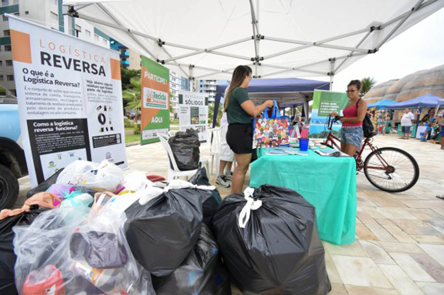Cerca de mil embalagens de plástico são trocadas por itens sustentáveis em Praia Grande