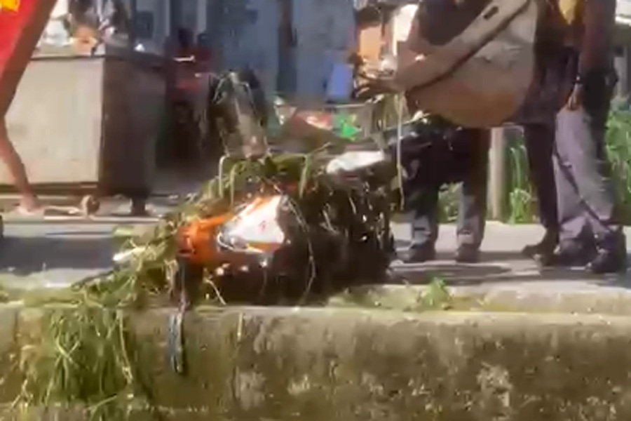 Criminosos roubam motolância do Samu em São Vicente; VÍDEO
