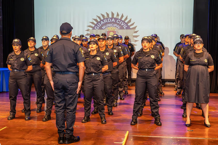 33 novos agentes passam a integrar a Guarda Municipal de Guarujá