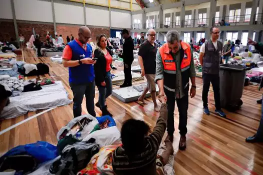 Psicólogos atuam em abrigos e lidam com traumas de vítimas de inundações no RS