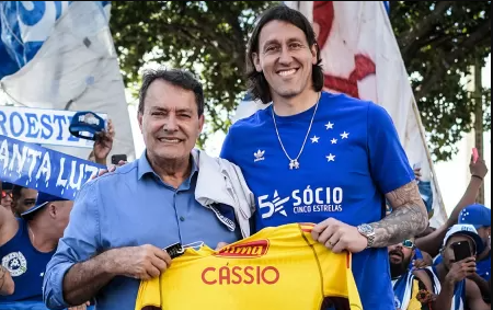 Cruzeiro anuncia a contratação de Cássio