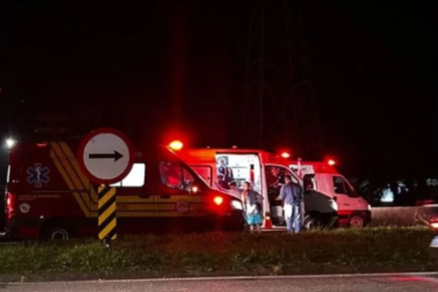 Idosa morre atropelada por caminhão na rodovia em Itanhaém