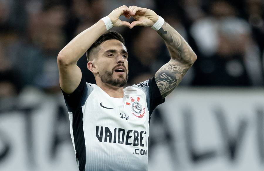 Coronado brilha e cobra espaço no Corinthians