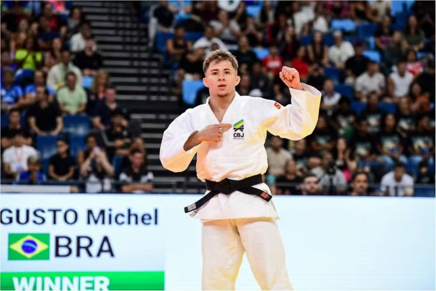Judoca Michel Augusto cai nas oitavas, mas garante vaga em Paris-2024
