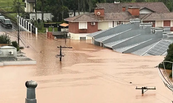 Porto Alegre interrompe resgate de vítimas devido a ventos fortes e ameaça de novas chuvas