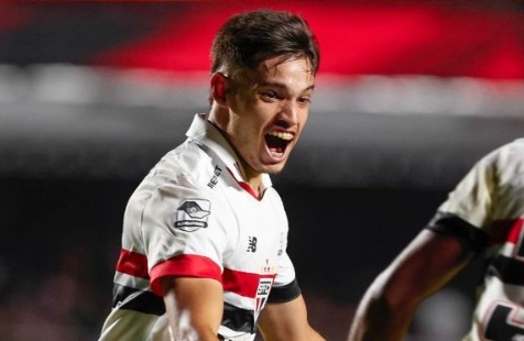 São Paulo vira sobre Fluminense em jogo com gol contra, trapalhada e confusão