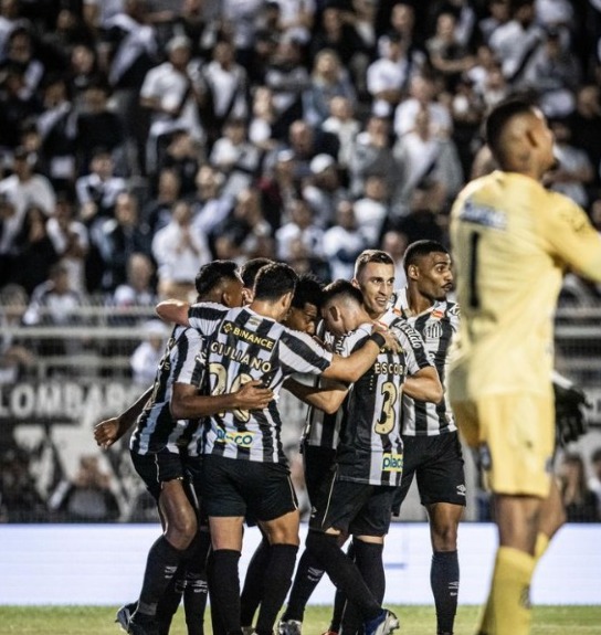 Santos vence a Ponte Preta e recupera liderança da Série B