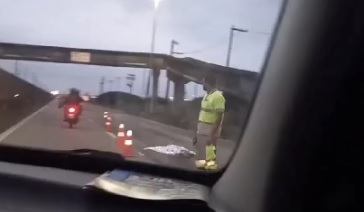 Mulher morre atropelada em rodovia de Praia Grande; VÍDEO